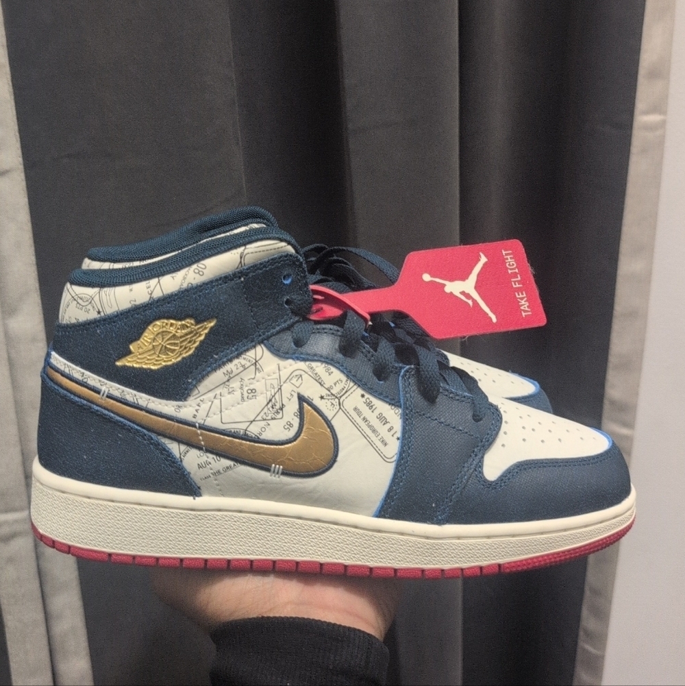 Nike Air Jordan 1 Mid SE "Take Flight" Sneaker Size 5.5Y NWOB